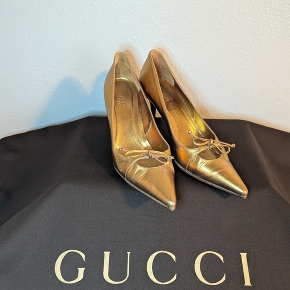 Gucci Shoes - Authentic Vintage Gucci Gold Bow Women's Heels Size 7B